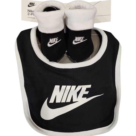 NWT Nike‎ Bib and Booties Set - Newborn 0-6Months - Picture 1 of 1